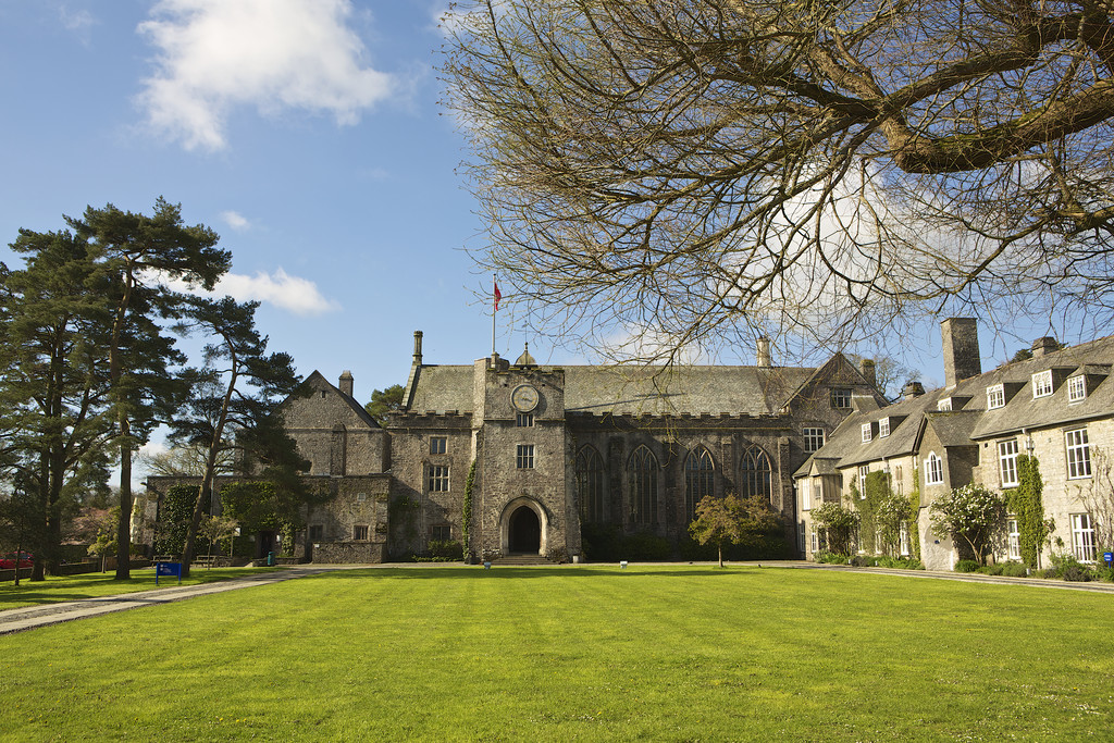 dartington hall devon accommodation